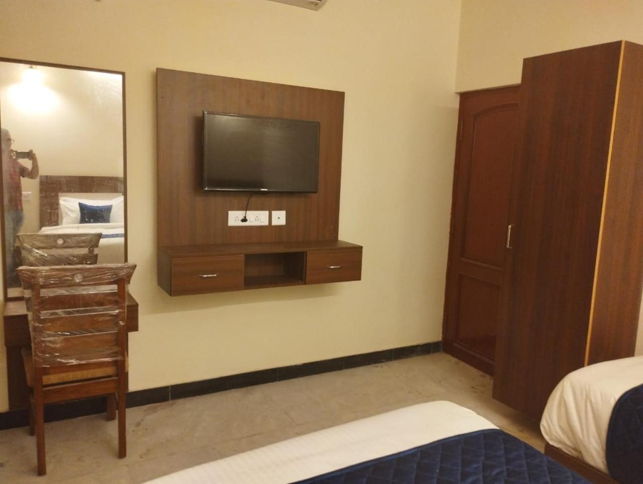 A.R Residency Hotel Chennai Eksteriør billede